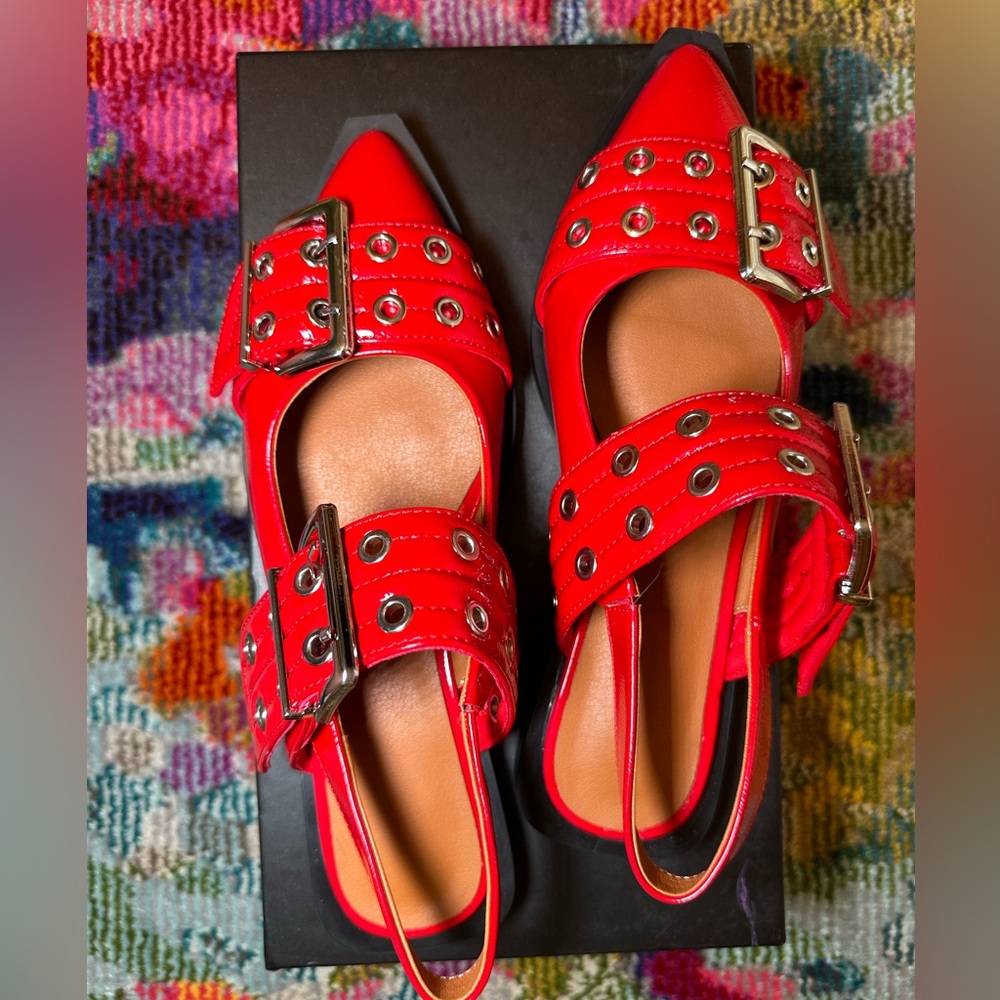 New in box! Women’s sling back flat sandal, buckles, pointed toe, Red